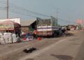 สิบล้อหลับในพุ่งชนท้ายรถตู้งานบุญ เสียชีวิต 1 เจ็บ 3
